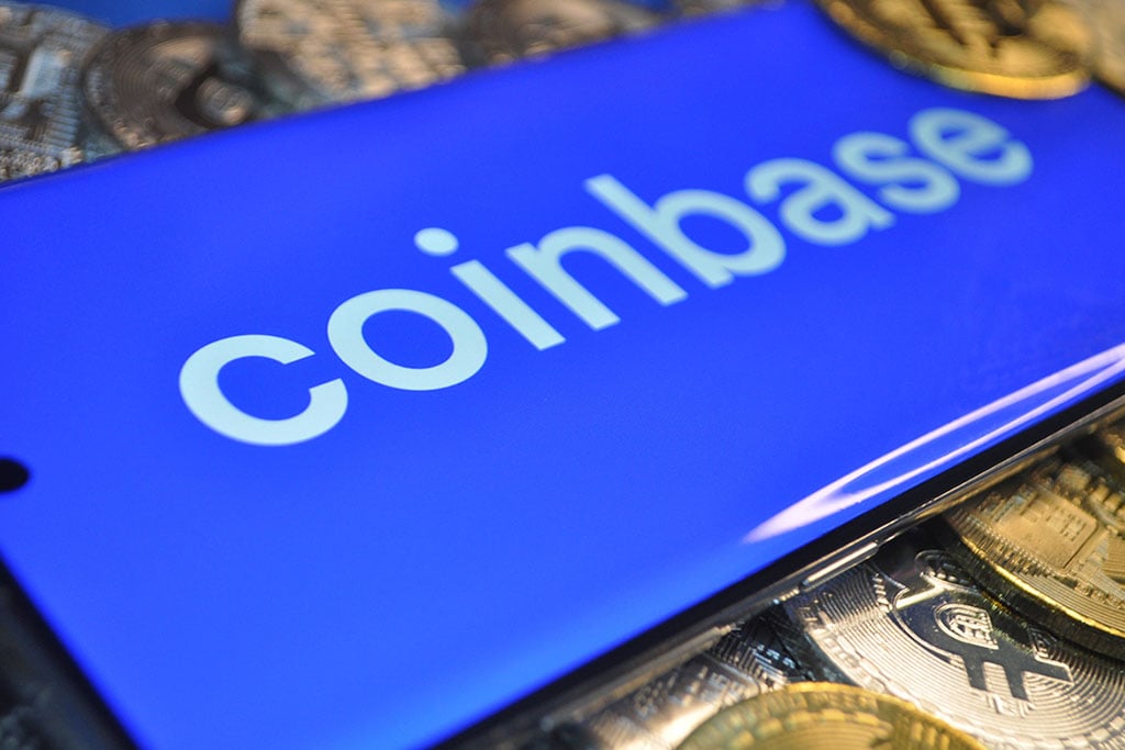 Brian Armstrong Ranks Coinbase as 21st US Bank in Self-Appraisal