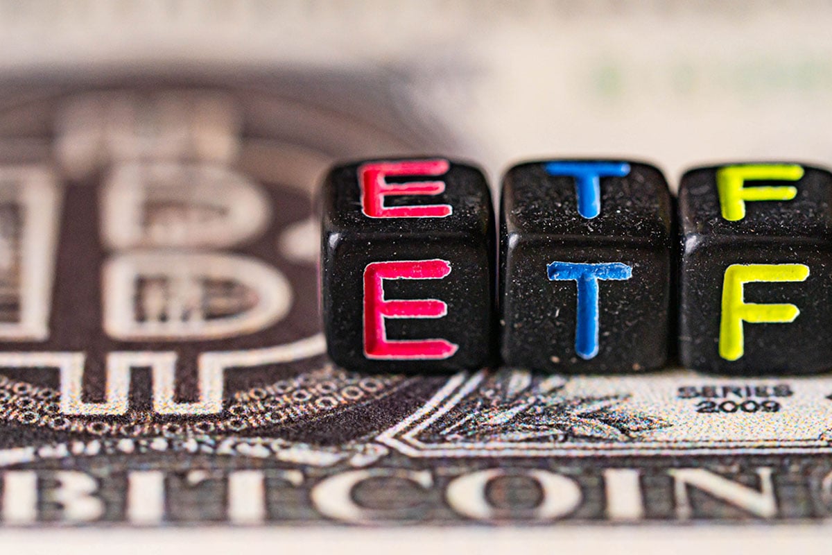 Bitcoin ETFs Witness Record Daily Outflow of $1B amid Market Downturn