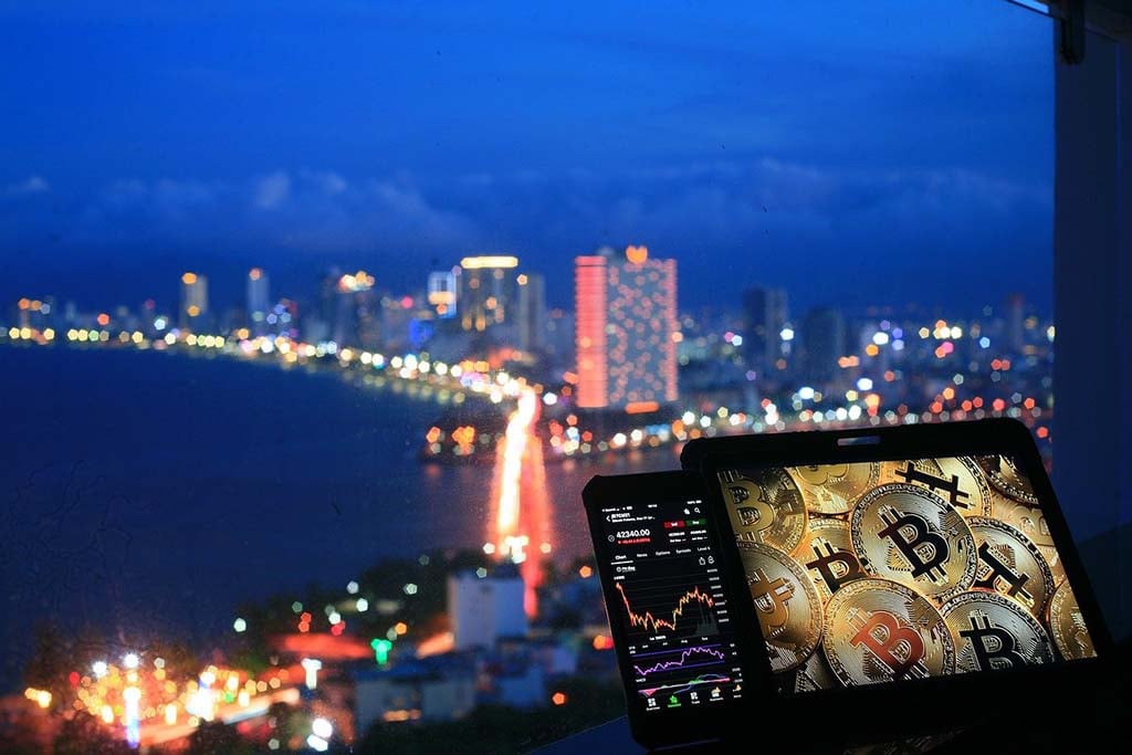 Bitcoin (BTC) Price Signals Short-term Capitulation to $91K amid High Demand from Institutional Investors