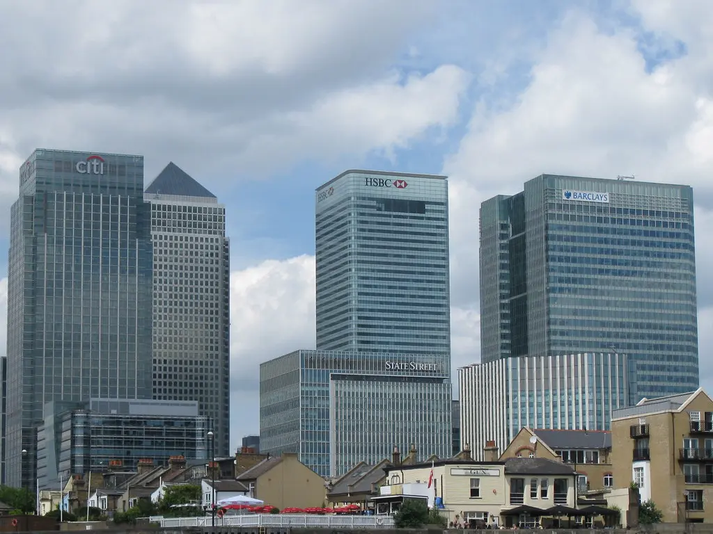 Eine Skyline von Wolkenkratzern in Canary Wharf, darunter das Gebäude von Citigroup.