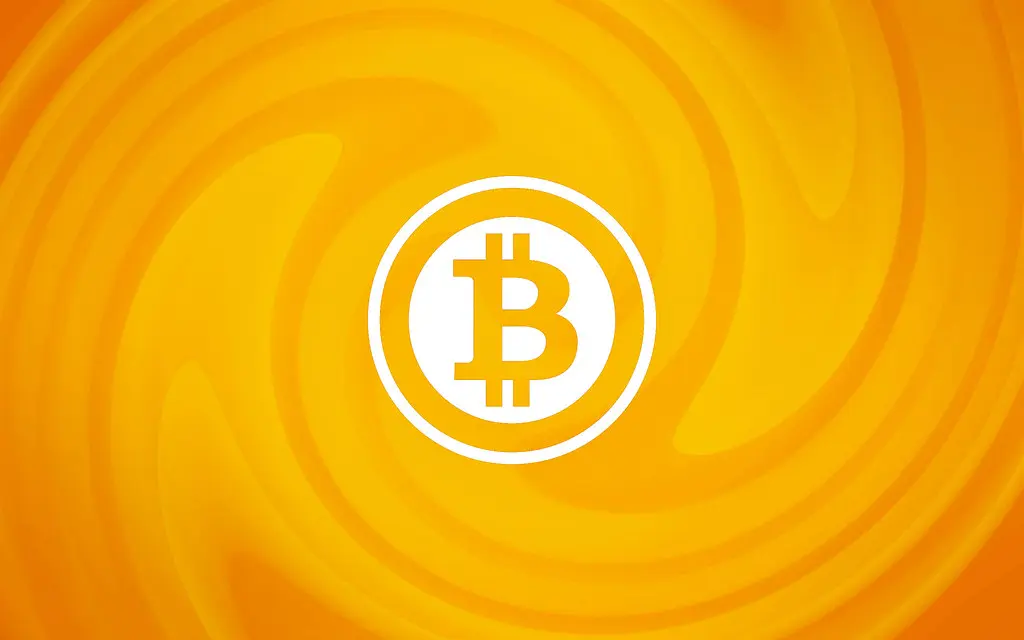 Das Bitcoin-Logo in einem weißen Kreis auf einem orangefarbenen, wirbelnden Hintergrund.