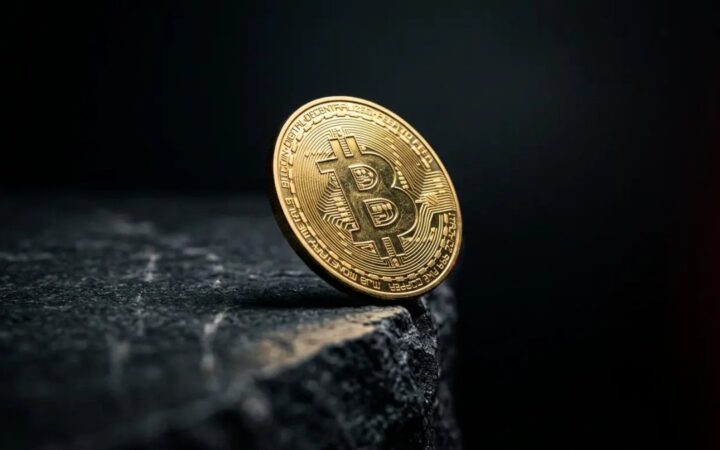 Bitcoin : Les détenteurs à long terme vendent pour 2,4 Mds$