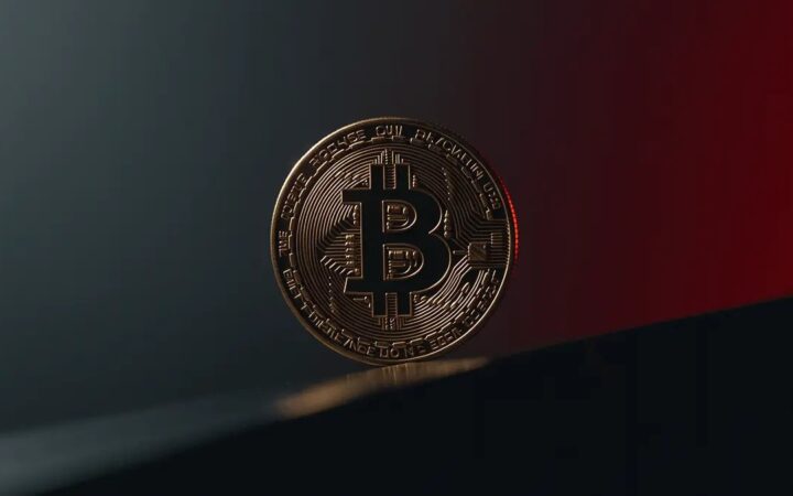 Bitcoin sous les 60 000 $ : la pression monte pour Michael Saylor