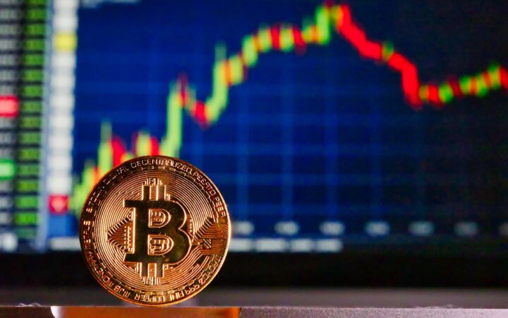 China vs Amerika – de grootste crypto crash van 2025, tijd om te verkopen?