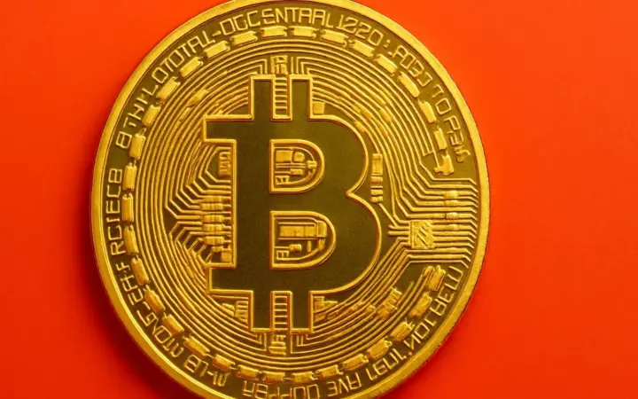 Houdt de Bitcoin koers stand boven $100.000 of volgt er een dip?