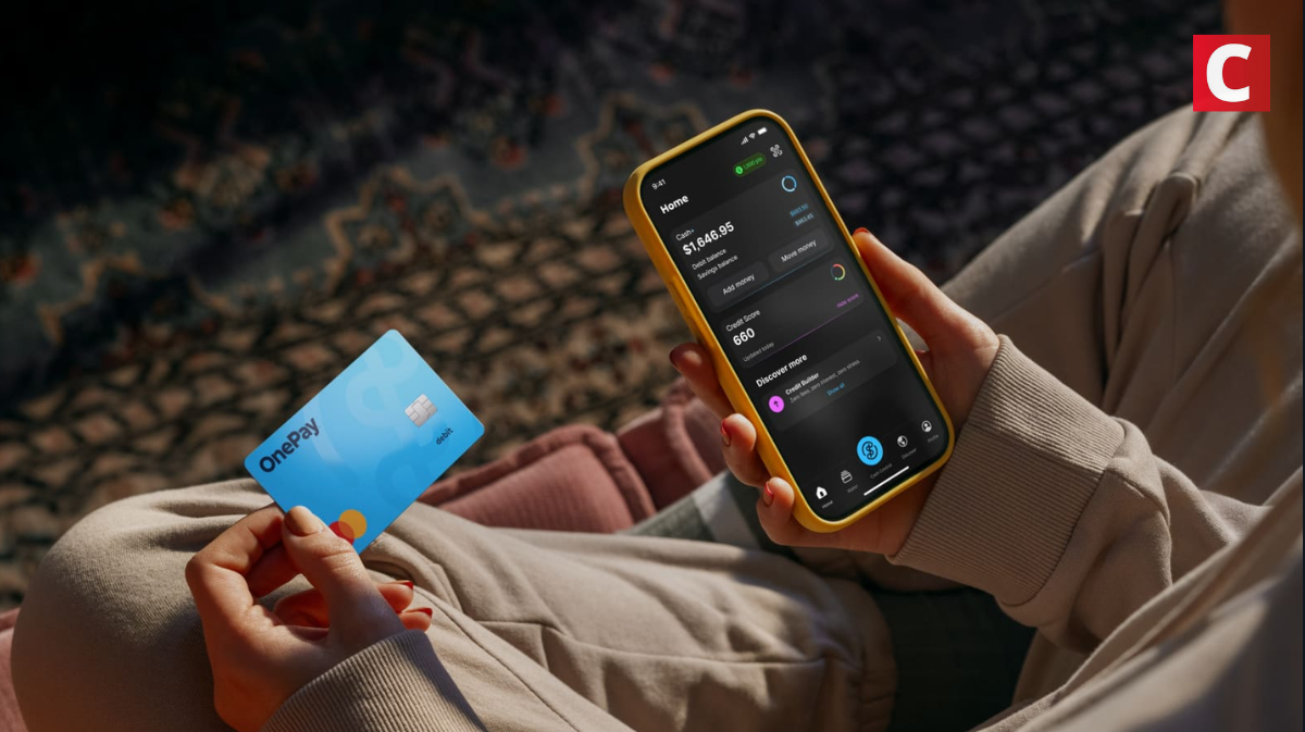 Aplicativo OnePay do Walmart com cartão de débito mostrando interface de serviços financeiros