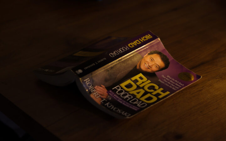 Кийосаки объясняет, как разбогатеть, когда мировая экономика рушится