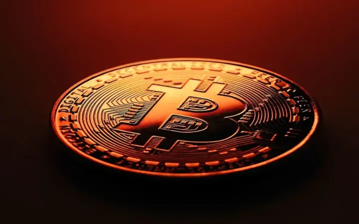 BTC Fiyatı: 524 Milyon Dolar ETF Girişi̇ne Rağmen 102 Bin Dolar Desteğine Geriledi