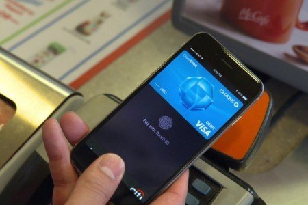 Apple Pay, Bitcoin and The Future of Money: A Battle of Traditions and Innovations