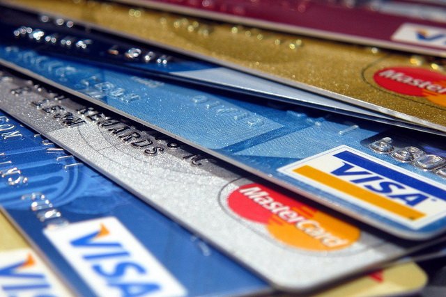 Banks Switch to EMV-Chipped Cards Although Stake on Bitcoin Technology