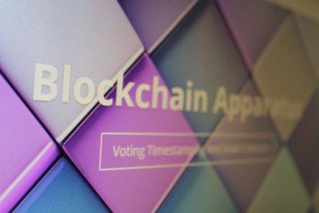 World’s First Blockchain-based Voting Machine Is on Its Way for 2016 Election