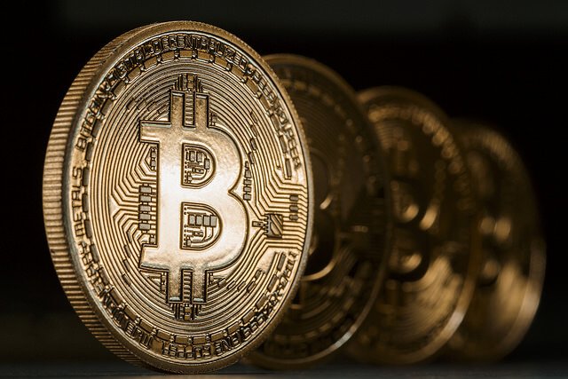 Bitcoin Price Breaks $900 Barrier, Highest Ever Market Cap at $14.5 Billion