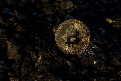 Bitcoin Slips Below $8K to a 35-Day Low, Overall Crypto Market In Correction
