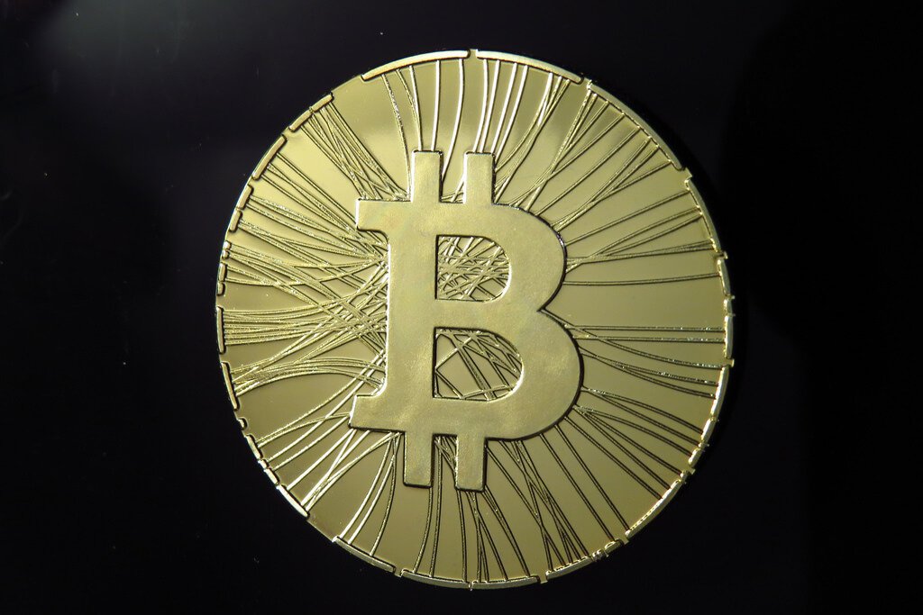 Is Bitcoin Set to Replace Gold as a Safe Haven?