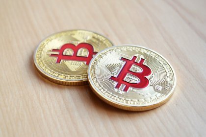 Bitcoin Price Drops Below $8K Despite Positive News in Recent Days