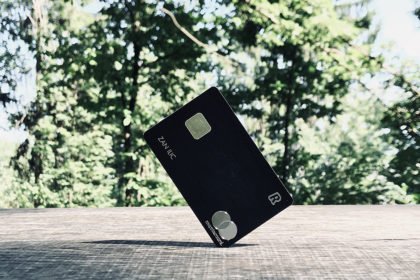 Revolut Taps Into VIP Segment Introducing Metal Card with Cashback in Cryptocurrency