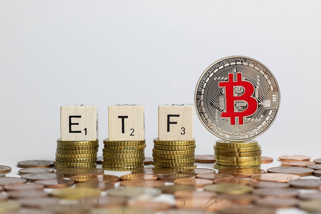 Ongoing U.S. Shutdown Casts Shadow on VanEck Bitcoin ETF Approval