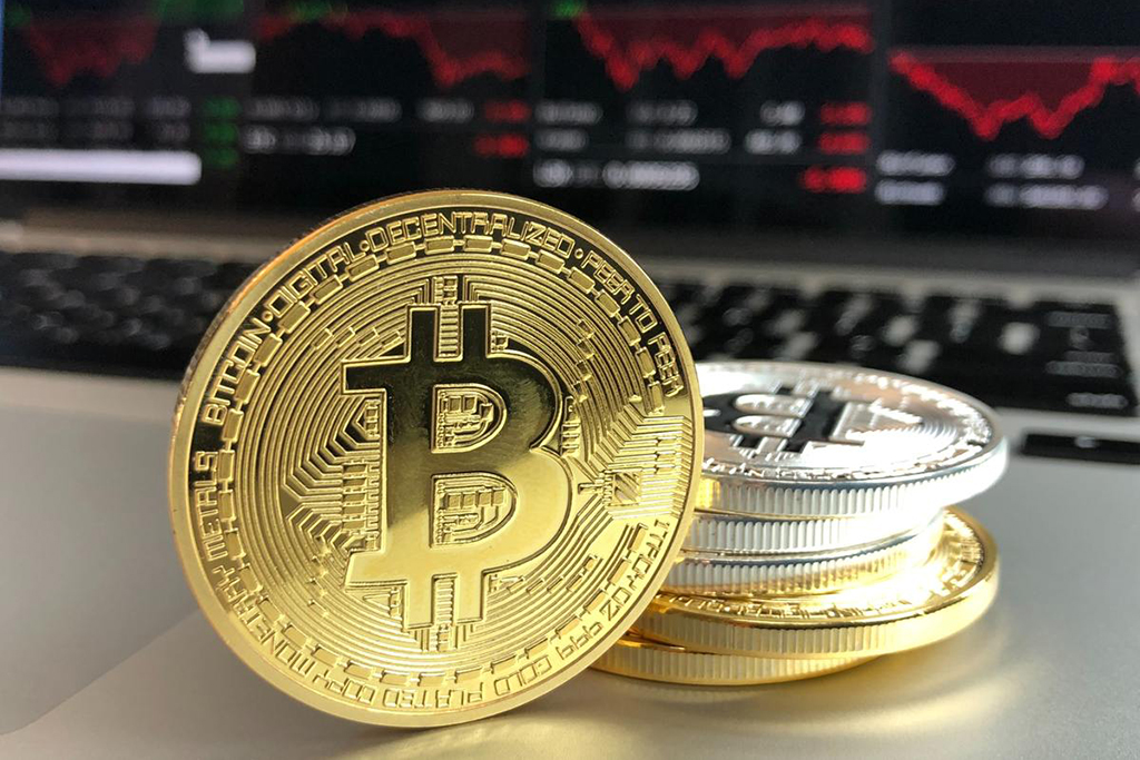 Bitcoin Price Analysis: BTC/USD May Break Down $7,812 and Target $7,440 Level