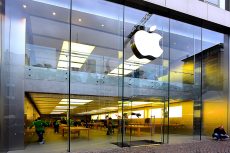 Apple (AAPL) Will Unveil Camera-Focused ‘Pro’ iPhones, New iPads, Larger MacBook Pro This Fall