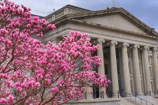 Global Stock Markets Continue Crashing Down as U.S. Treasury Tags China ‘Currency Manipulator’
