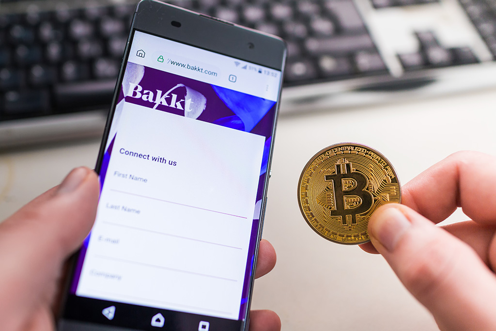 Trading for Bakkt Bitcoin Futures Goes Live But Bitcoin Price Tanks Below $10,000