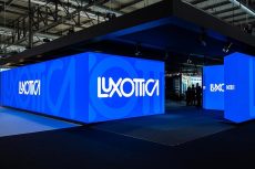 Facebook Set to Release Smart AR Glasses Alongside Ray-Ban Maker Luxottica