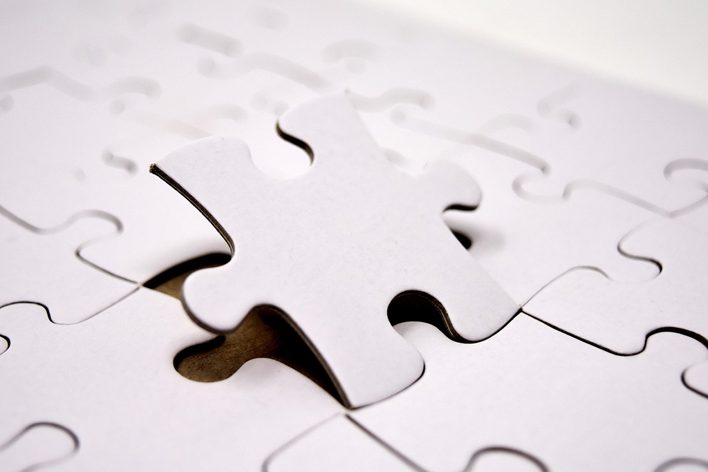 https://pixabay.com/photos/puzzle-last-part-joining-together-3223941/