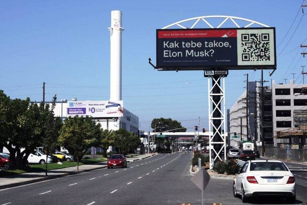 ‘Kak Tebe Takoe, Elon Musk?’ Billboard Placed Next to the SpaceX Office