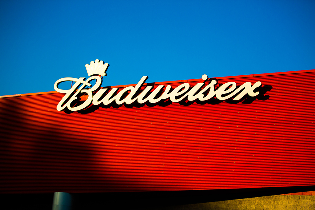 Budweiser Eyes Chinese Beer Market to Topple Reign of Local Beer Companies