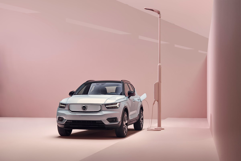 Volvo Cars Introduces its First Electric Car to Compete with Giants