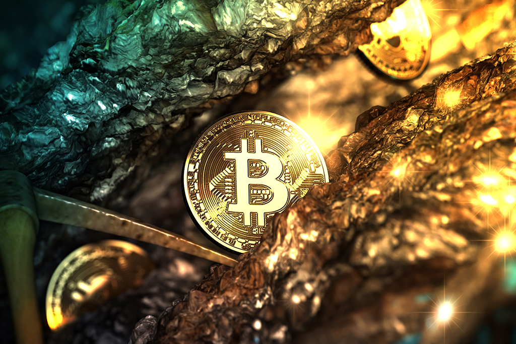 Best Time to Accumulate Gold and Bitcoin, Says Crescat Capital Analyst