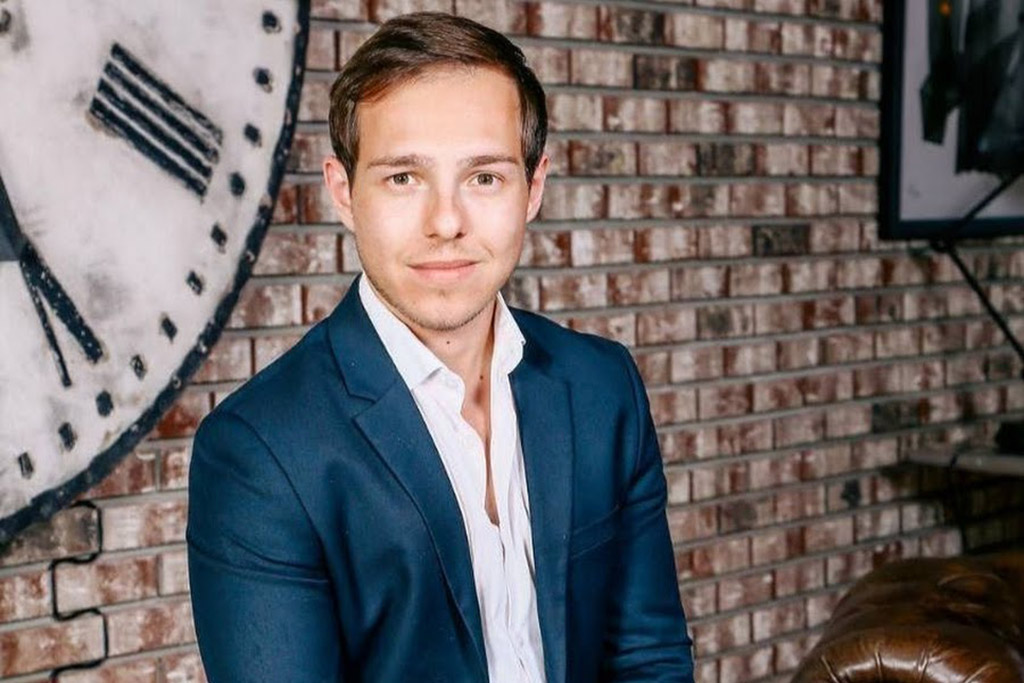 This YouTube Millionaire Makes Up to $220,000 a Month and Spends Only 1%