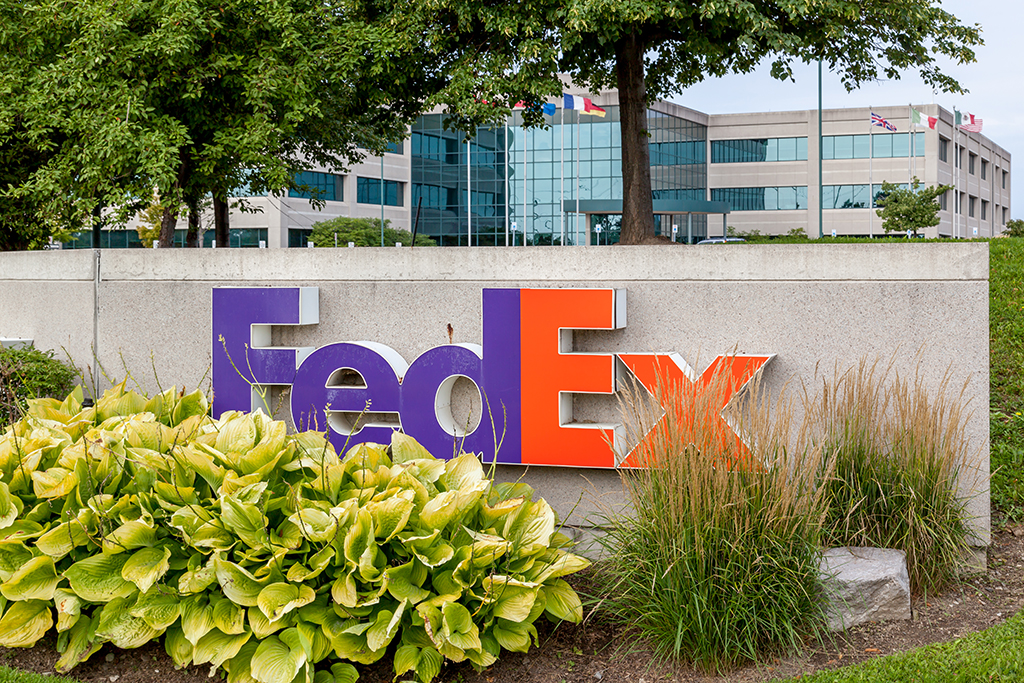 Experts Predict that Warren Buffett Is Planning to Buy FedEx