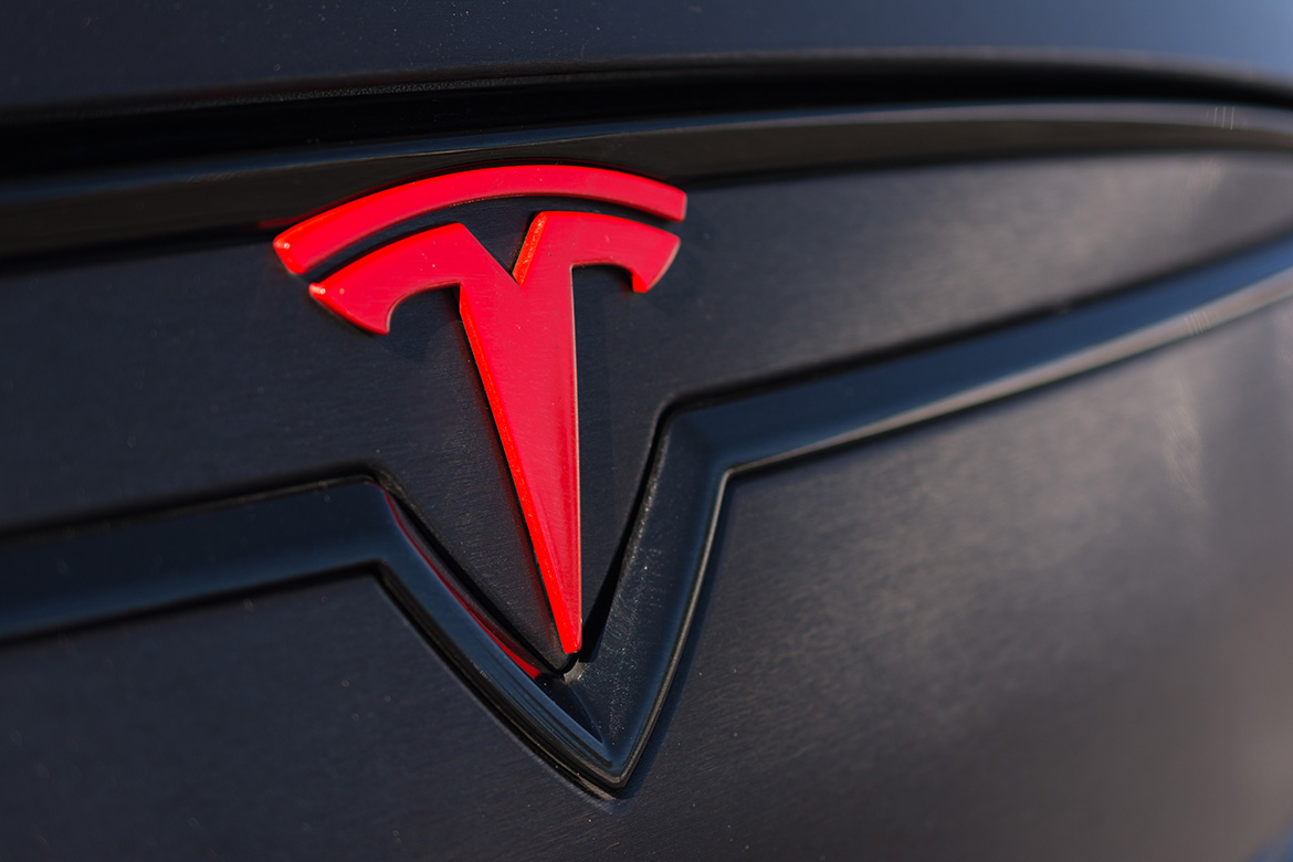 Tesla (TSLA) Stock Speeds toward $1,000, Currently Trading at $945 per Share