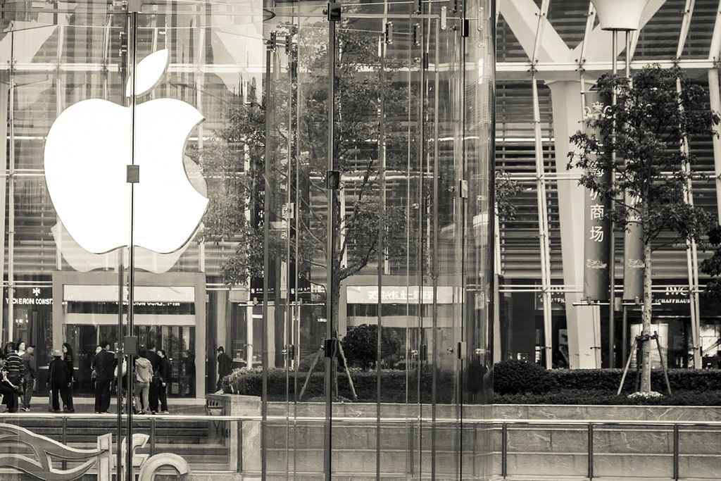 AAPL Stock Down 12.26% in Premarket, Apple Fined $1.2B by French Antitrust Authorities