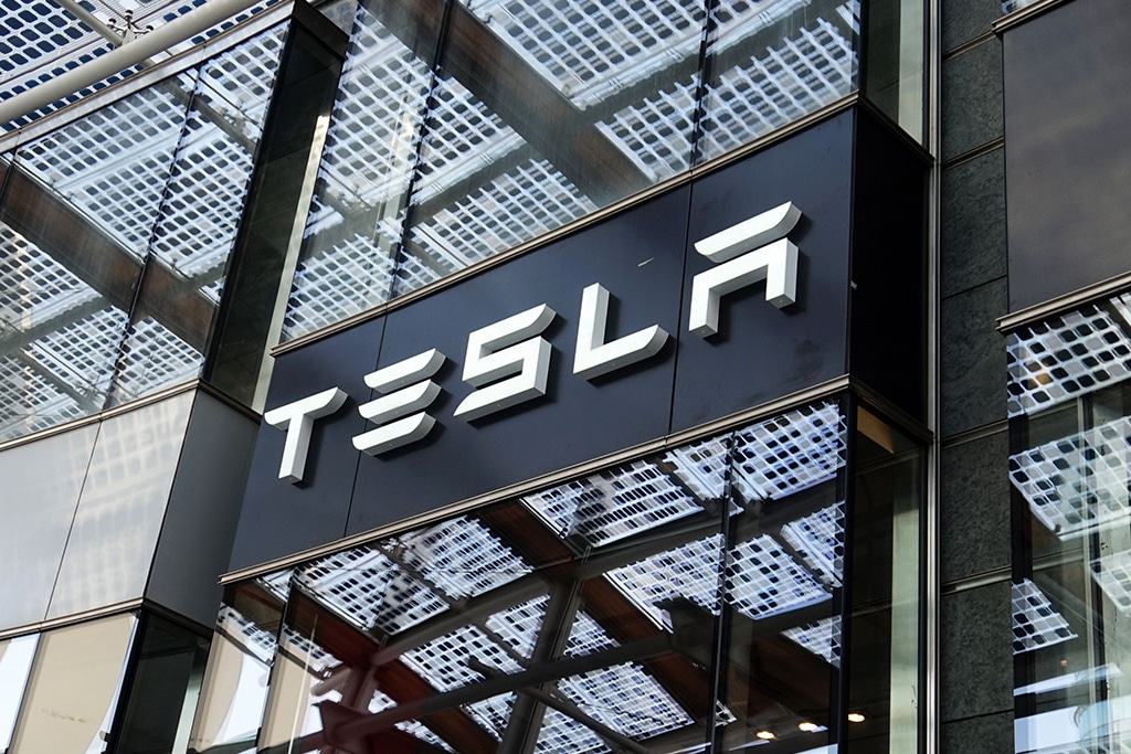 Tesla (TSLA) Stock Slips Below $450 amid Marketwide Crash, Fundamentals Remain Strong