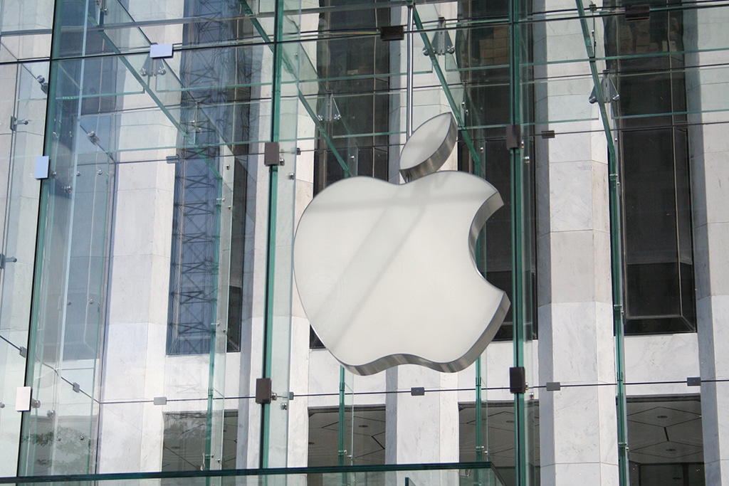 AAPL Stock Could Reach $500, Apple Expands App Store, Music, iCloud to New Markets