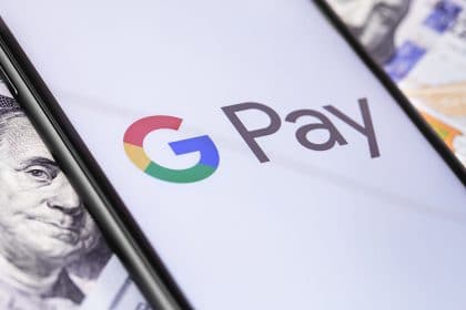 Google May Become New Fintech Giant, It Works on Smart Debit Card to Compete with Apple’s