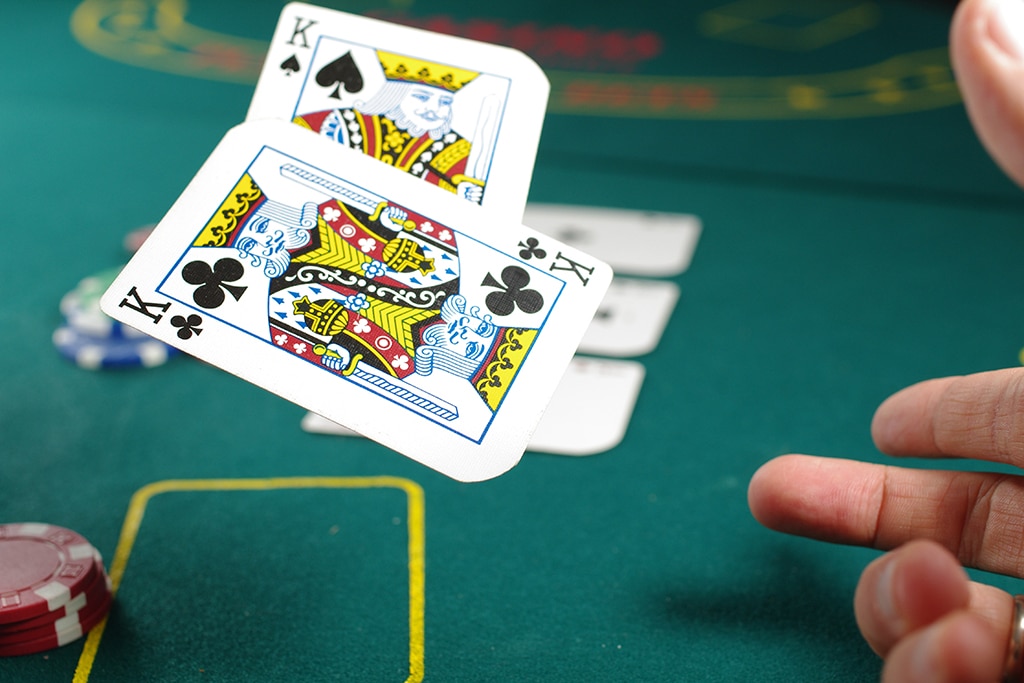 Are Online Casinos a Feasible Investment?