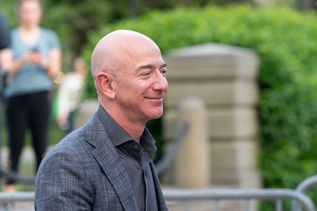 AMZN Stock Down 0.69%, Amazon CEO Jeff Bezos Says They Take Care about Employees amid Coronavirus