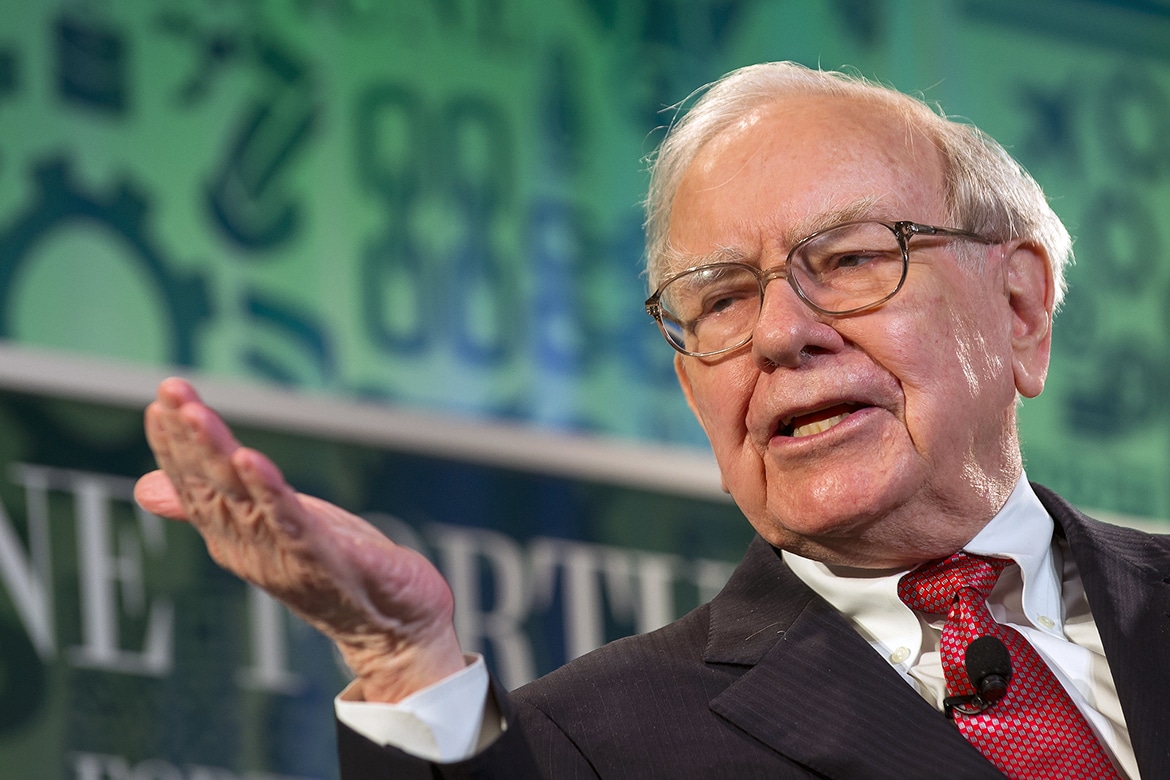 Warren Buffett Builds Up His Cash, Sells Airlines Stocks in Q1 2020 amid Coronavirus
