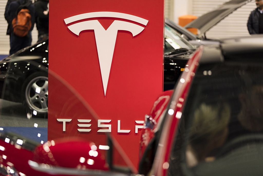TSLA Stock Down 0.32% on Thursday as Elon Musk Delays Release of Tesla Roadster Sportscar