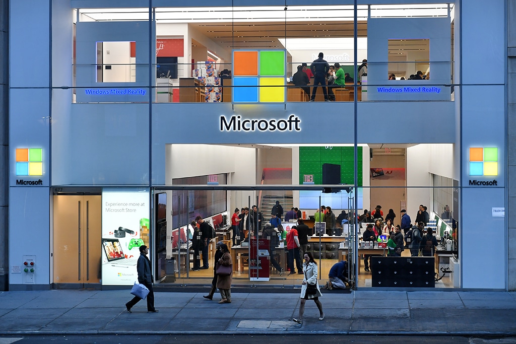 MSFT Stock Falls 1% as Microsoft Plans to Permanently Close Its Retail Stores