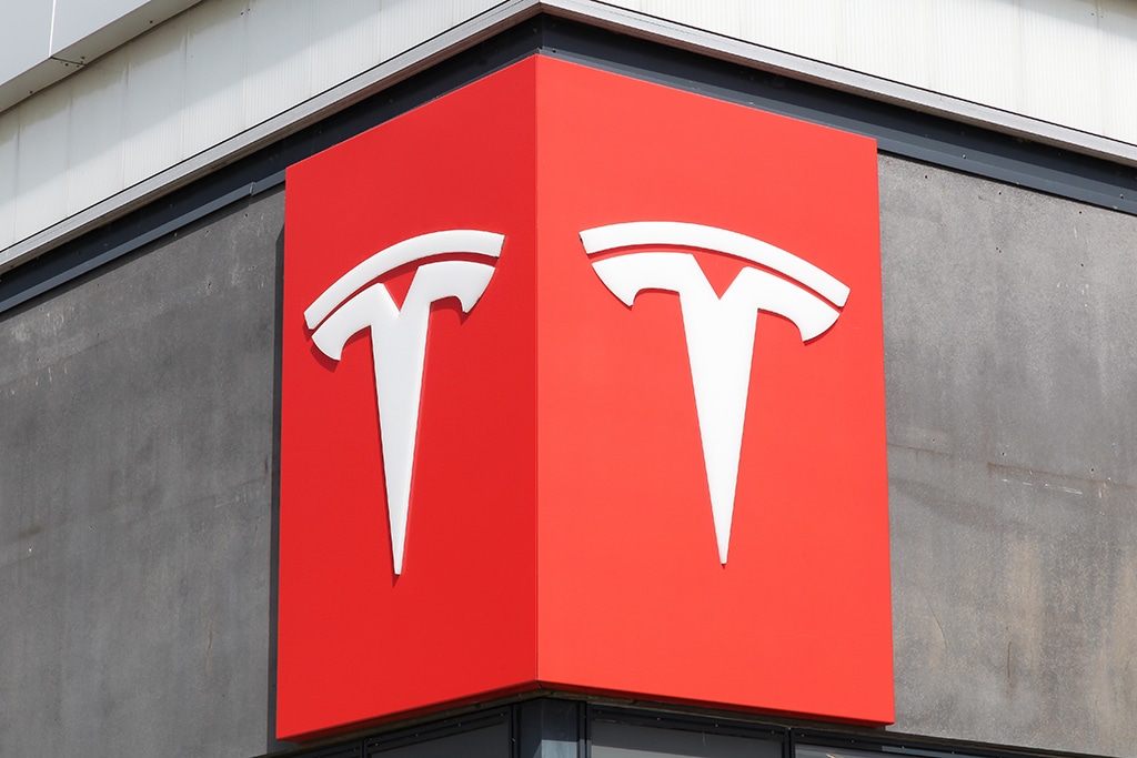 TSLA Stock Down 5%, Tesla Worth $180 Billion, More Than Other 5 Automakers Together
