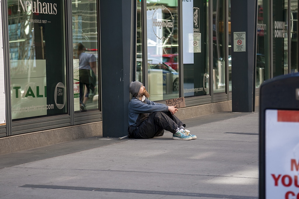 U.S. Weekly Jobless Claims Turn Out to Be 100K More Than Expected