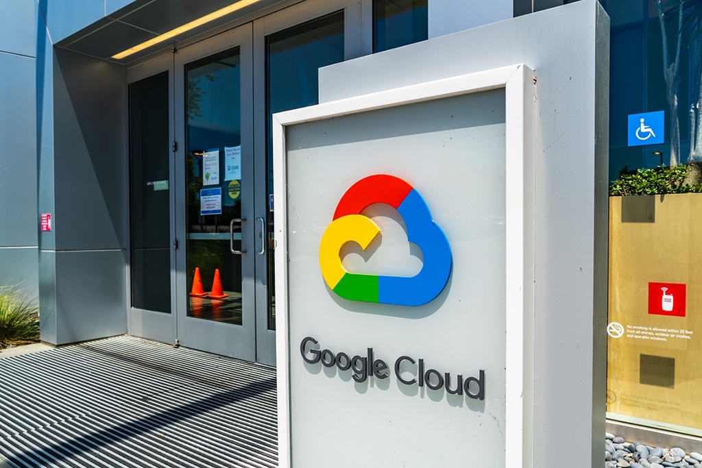 Alphabet (GOOGL) Stock Up 1% Today on 10-Year Cloud Partnership with Deutsche Bank