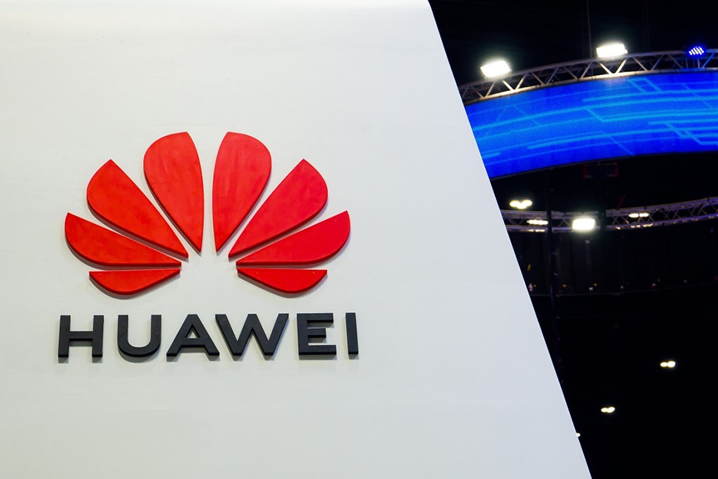 Huawei Overtakes Samsung as Top Smartphone Maker, Overseas Sales Drop