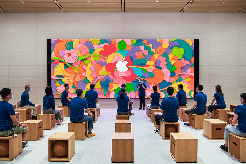 JPMorgan Tops Apple (AAPL) Stock Price Target to $425, Sales in China Jumped 225% in Q2 2020
