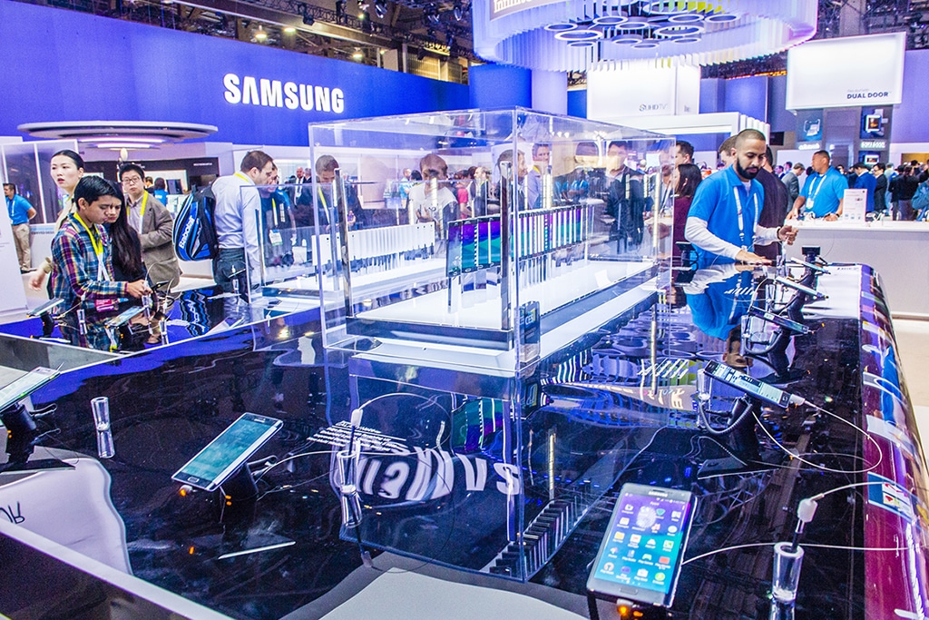 Samsung Stock Down 3% after Company Announced Earnings Guidance for Q2 2020