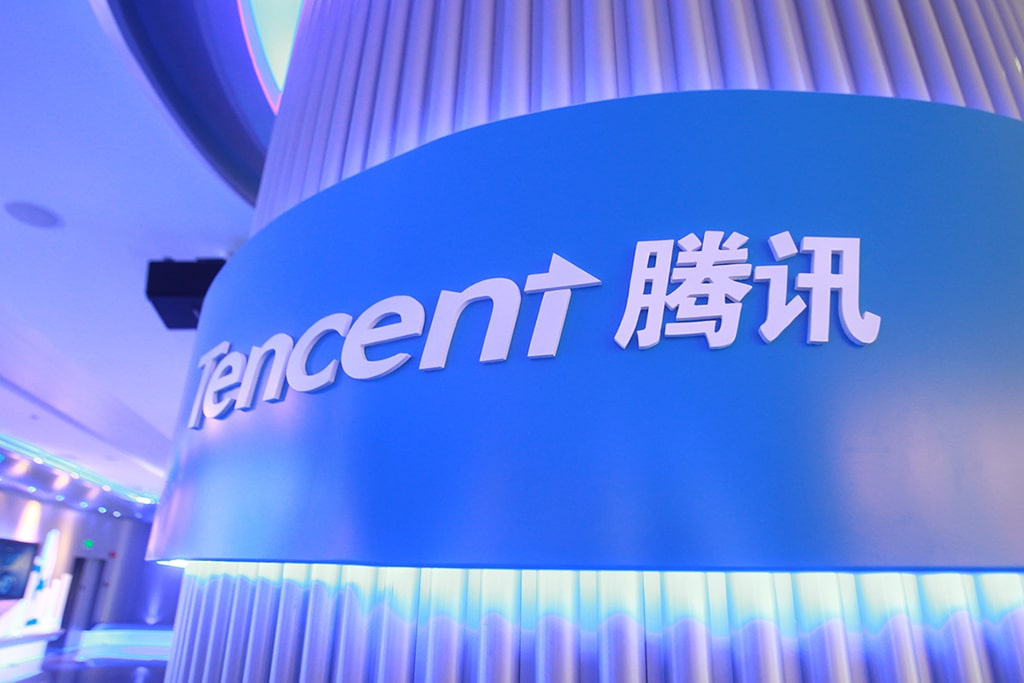 Tencent Stock Down 5.5%, Company Launches Minishop Feature in WeChat app to Compete with Alibaba, JD